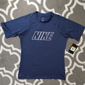 Nike Active Top NWT